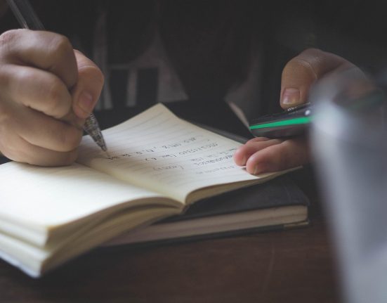 AI Could Halve Schooling Time, Says Professor